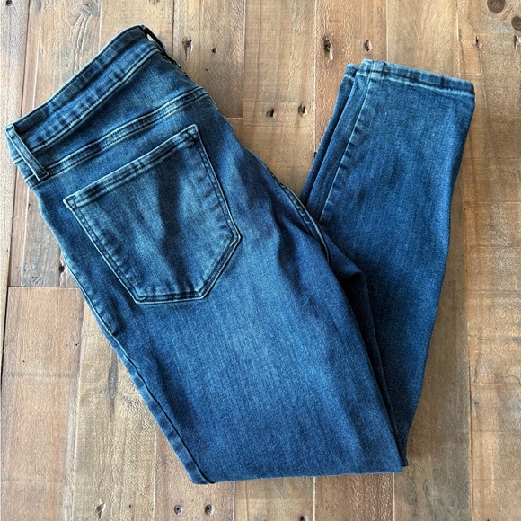 Old Navy Denim - EUC Old Navy Super Skinny Rockstar - 12 Short